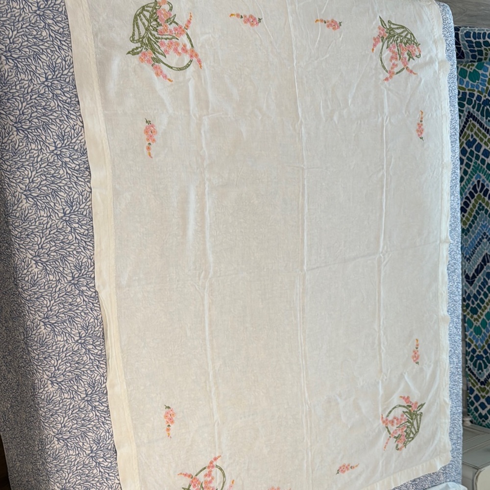 Vintage 1940’s-50’s Linen Floral Embroidered Tablecloth